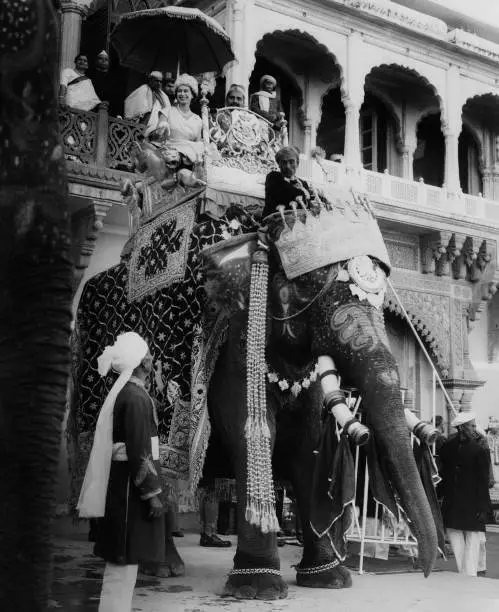Queen Elizabeth II received at Ramnagar Fort in 1961